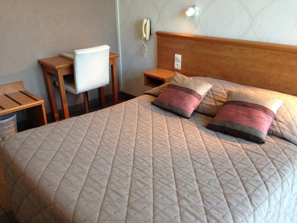 Hotel Bellevue Chambon-sur-Lac Room photo